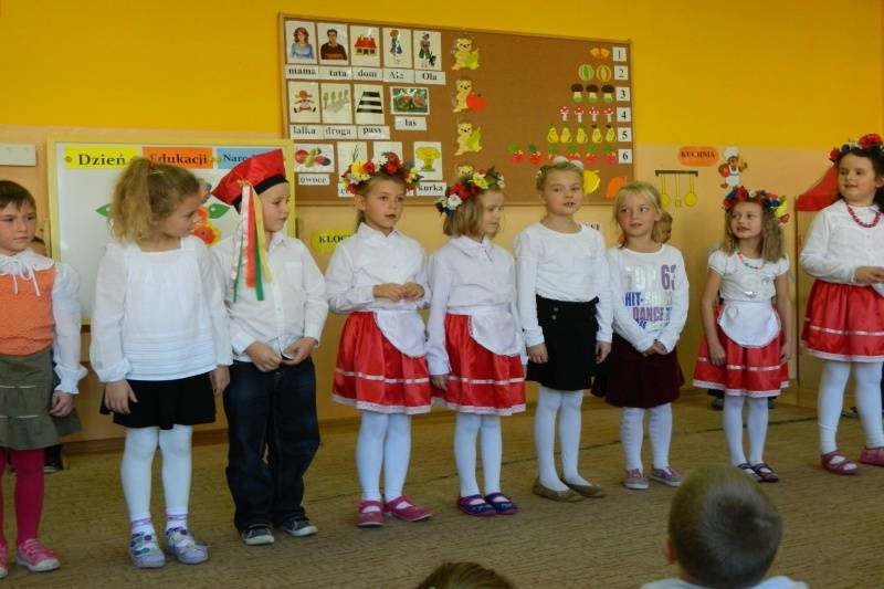 Zdjęcie: Dzień Edukacji Narodowej w przedszkolu.